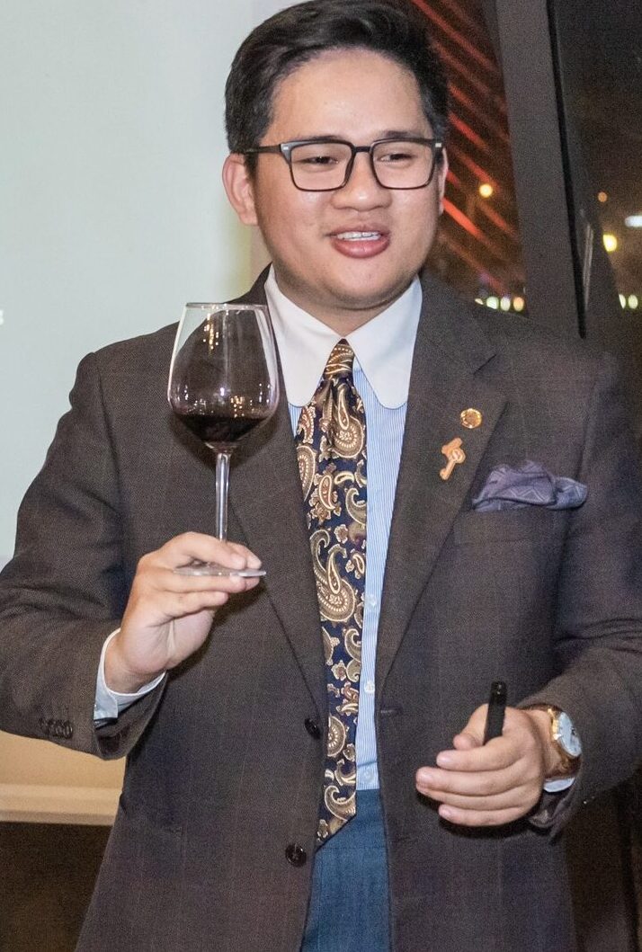 https://saigonsommeliers.com/wp-content/uploads/2024/06/z4396551163652_1761927ea1c9885ae17094724c64d4bf-e1719847632394.jpg